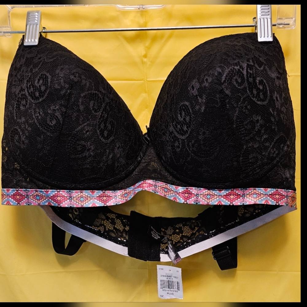 BLACK FUCHSIA  woman's black lace bra size 44D